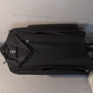 Workout pullover with side pocket